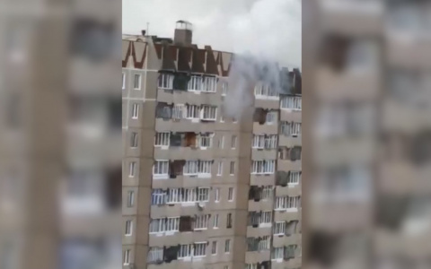 Горожане: «Молния ударила в квартиру на 8 этаже»