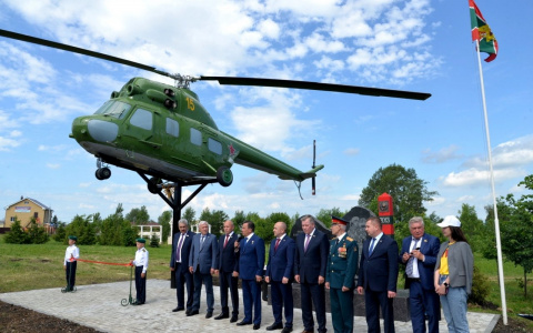 В Чувашии в зоне отдыха установили вертолет Ми-2