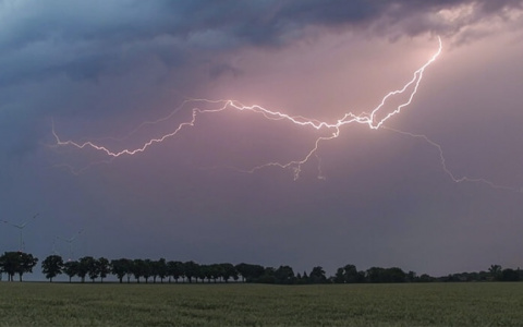 В Чувашии разрядом молнии убило 29-летнего мужчину