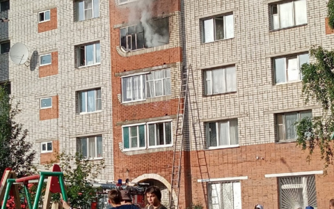 В Новоюжном районе загорелась квартира