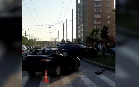 В Новом Городе разбились две представительские иномарки