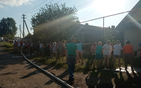 В Шихазанах горит дом: жители села спасают соседние постройки