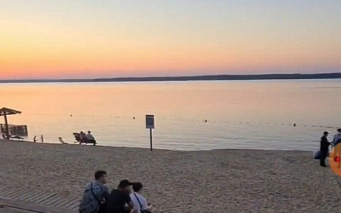 На Центральном пляже тонули две сестры, спасти удалось только одну из них