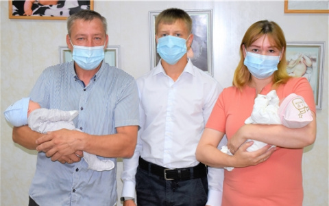 Жительница Ибресинского района родила двойняшек и стала мамой девятерых детей