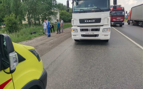 В Чебоксарском районе столкнулись мотоцикл и КамАЗ: есть пострадавший