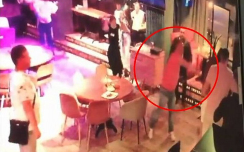 Чебоксарец так хотел петь в караоке, что устроил драку и ранил бармена