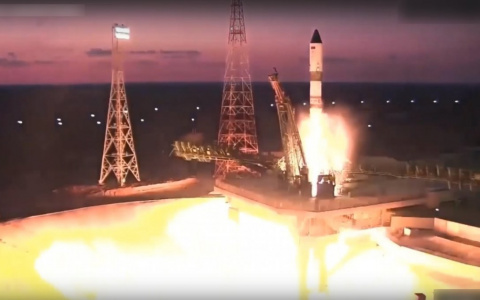 Роскосмос запустил ракету с символикой Чувашии и изображением уроженца республики