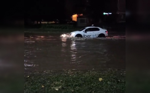 Чебоксары едва не смыло из-за ливневых дождей: последствия второго дня непогоды