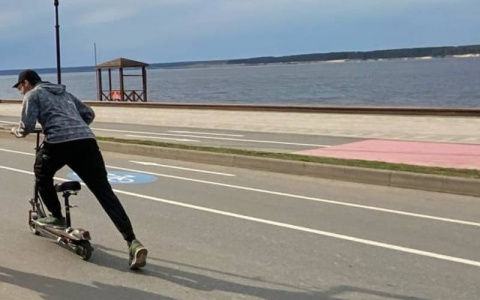 В Чебоксарах пьяный пенсионер позарился на чужой самокат, но не смог с ним далеко уйти