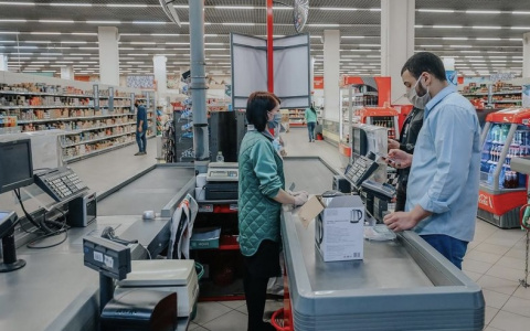 В Чебоксарах накажут продавцов, обслуживающих горожан без масок