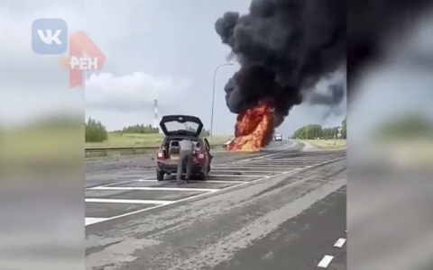 В Чувашии после столкновения в ДТП вспыхнул грузовик