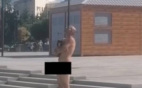 По Красной площади столицы Чувашии разгуливал абсолютно голый мужчина