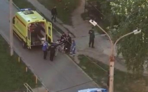 В Чебоксарах мужчина сорвался с балкона и остался жив