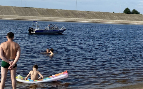 Новочебоксарец плавал рядом с ГЭС, на берегу его ждала полиция