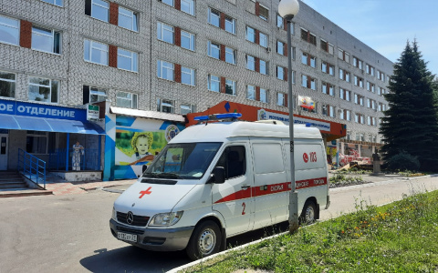 В Ибресях мальчик выпал из окна, пока его мама пыталась открыть захлопнувшуюся дверь квартиры