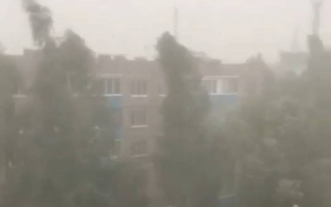 После долгой жары на Канаш обрушился мощный ливень с ураганом