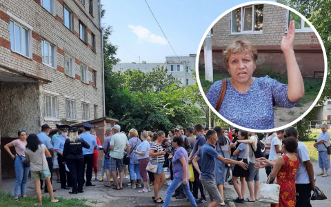 Погорельцы пятиэтажки рассказали о случившемся: "Мы тут жили, нам куда идти? Мы на улице сейчас!"