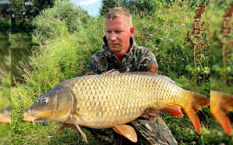 Метровый карп попался опытному ловцу трофеев из Чувашии