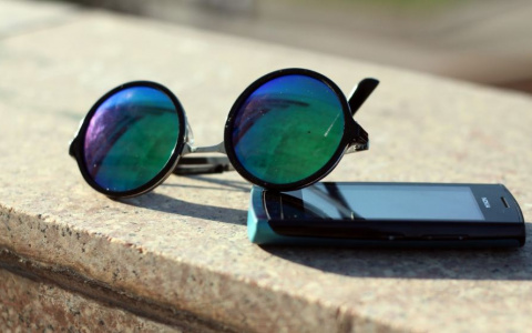 Эксперт рассказал, как правильно пользоваться смартфоном в жару