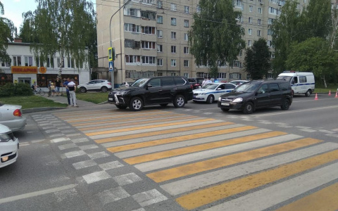 В Чебоксарах водитель "Лексуса" сбил школьницу на зебре