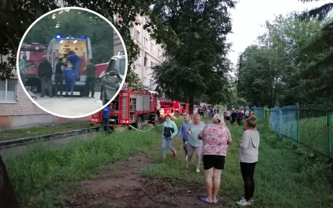 В Новочебоксарске горит пятиэтажка: "Вынесли двух человек"