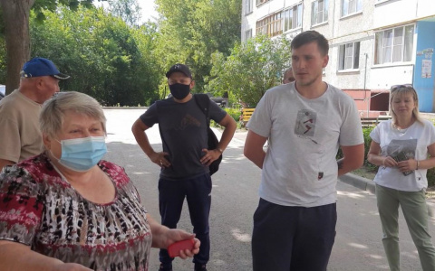 В Новочебоксарске жителей пятиэтажки заедают блохи: "Иду в душ, а они спрыгивают с меня на время"