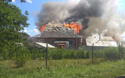 В Ядрине сгорел дом молодой семьи: дети остались без одежды