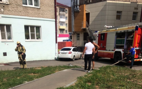 Утром в многоквартирном доме в Чебоксарах случился пожар
