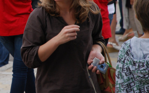 Детей отправили в реабилитационный центр, потому что мать оставляла их дома одних