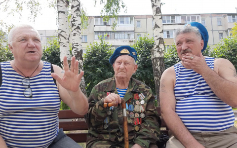 Новочебоксарские десантники развенчали миф о купании в фонтанах