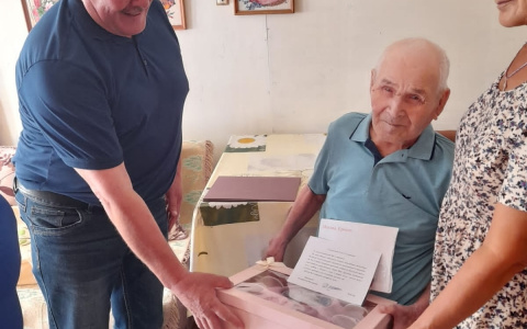 Ветеран из деревни Аранчеево отметил 100-летний юбилей: "Всем мирного неба над головой"