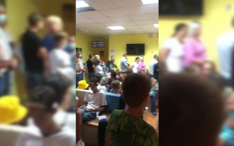 Чебоксарка возмутилась очередью в детской больнице: "Это просто ужас!"