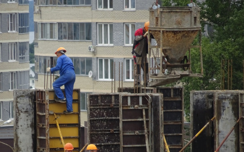 Штукатурам Чувашии обещают по 100 000 рублей: топ вакансий ко Дню строителя