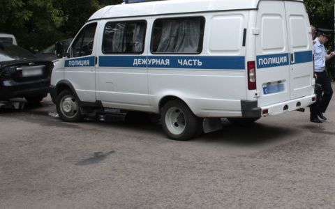 Чебоксарец отлучился на пару минут, и из "Запорожца" пропали деньги и банковская карта