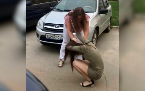 В полицию обратилось сразу несколько очевидцев нападения на автоледи в Чебоксарах