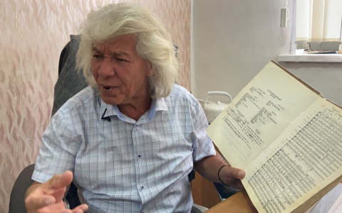 Дирижер Морис Яклашкин встает в четыре утра и обливается холодной водой: "На репетиции право говорить есть только у меня"