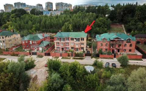 5-комнатная квартира в элитном районе Чебоксар с камином и финской сауной: есть сад с виноградниками и роща