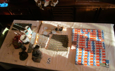 В квартире покойного отца чебоксарка нашла склад боеприпасов