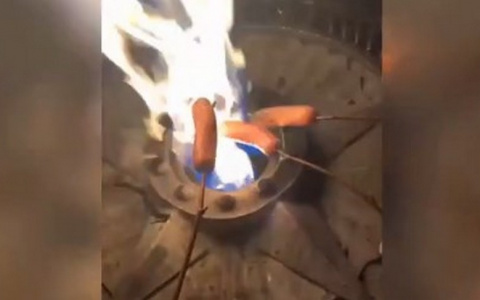 Мужчине вынесли приговор за осквернение Вечного огня: он жарил там сосиски