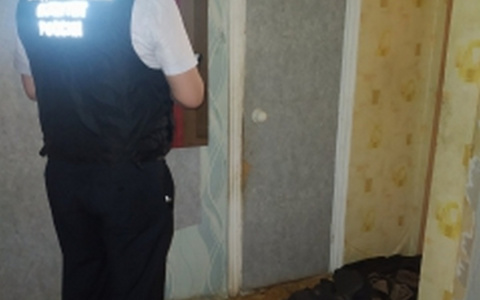 Соседи нашли труп мужчины с признаками неестественной смерти