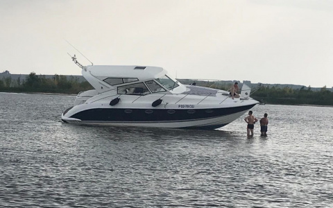 В Чувашии три путешественника сели на мель на 12-метровой яхте