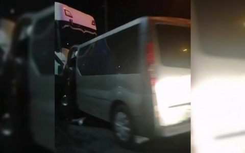 Микроавтобус врезался в фуру в Нижегородской области: "Сказали, что это был BlaBlaCar из Чебоксар"