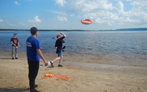 Прокуратура требует штрафовать купающихся в неположенных местах