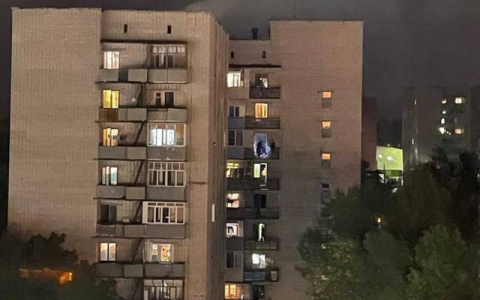 В многоэтажном доме рядом с Волжским вспыхнул пожар