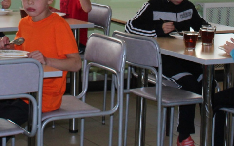 Дети из каких семей могут получить бесплатное питание в школе, и что нужно сделать родителям