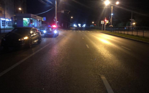 В Чебоксарах иномарка насмерть сбила человека, который перебегал на красный