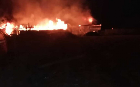 В Комсомольском районе женщина выпрыгнула в окно, чтобы спастись от огня