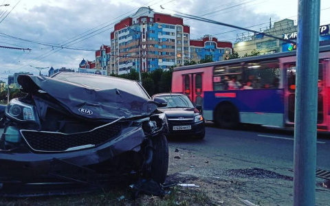 В Чебоксарах при столкновении двух легковушек пострадала 7-летняя девочка