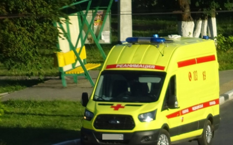 В Чебоксарах под окнами многоэтажки обнаружили тело девушки