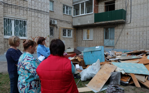 В Чебоксарах имущество жильцов выбросили с 7-го этажа: "Нас отсюда выживают"